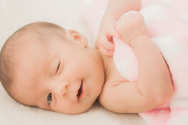 【娘の成長記録】生後3ヶ月目の赤ちゃんは目が見える？ moriawase（モリアワセ）