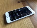 壊れて操作できないiPhone