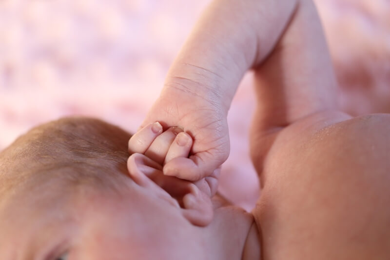 赤ちゃんが自分の耳を触るのは中耳炎のサイン ただの癖 Moriawase モリアワセ