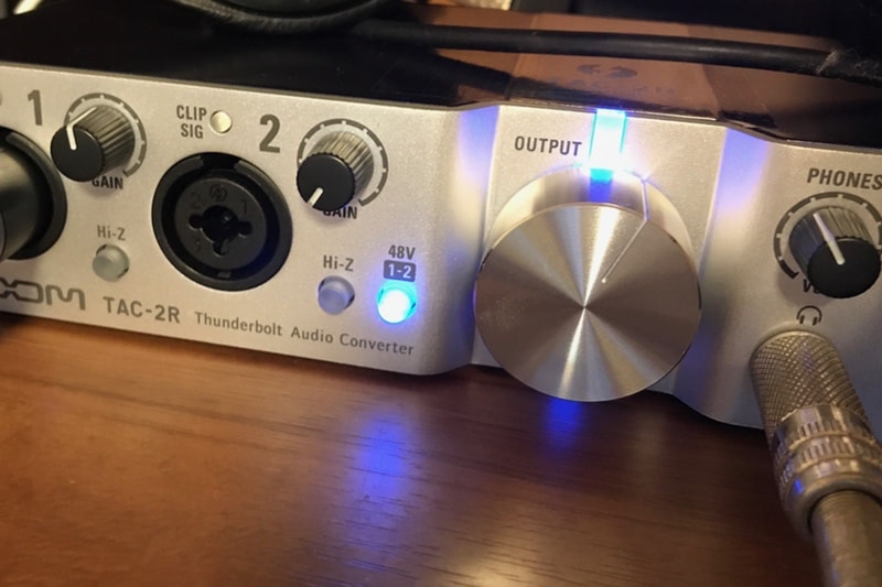 ファンタム電源がオンになっているTAC-2R