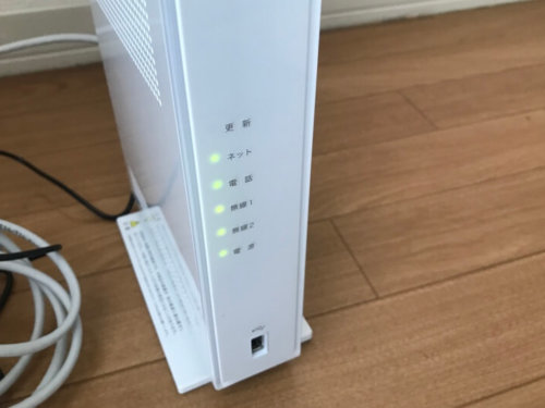 すべてのランプが点灯したホームゲートウェイ