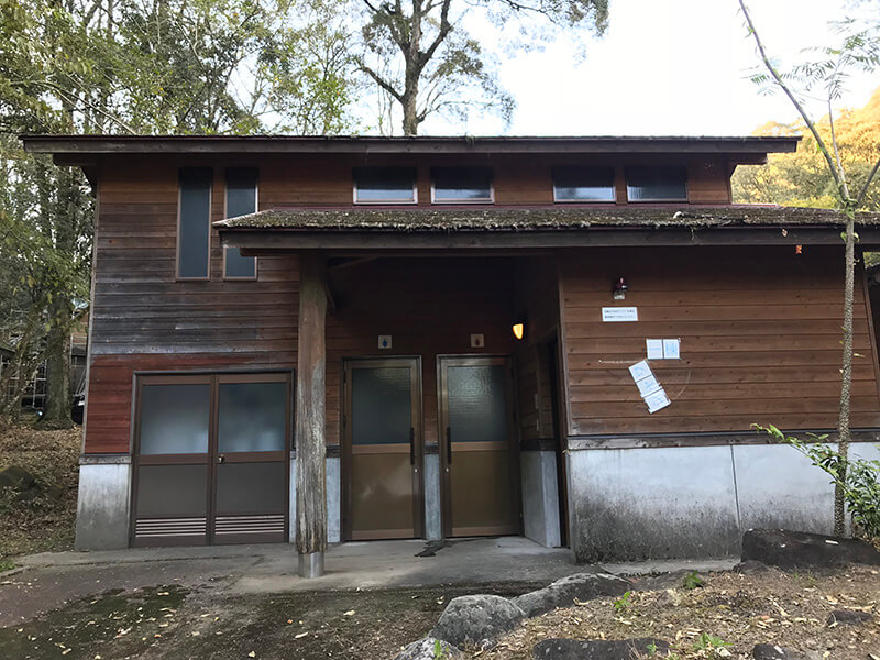 御池キャンプ村のシャワールーム（外観）
