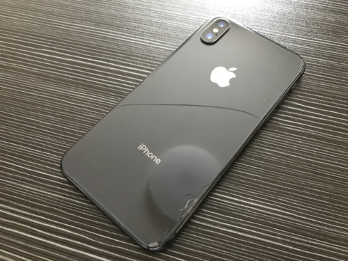 背面にヒビが入ったiPhone X
